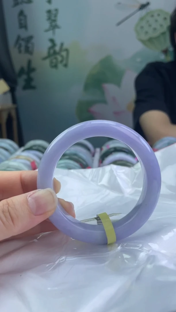 翡翠手镯未镶嵌翡翠手镯