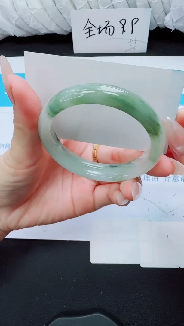 石英质玉手镯未镶嵌111/56.8