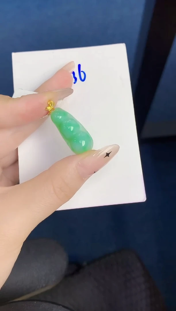 颈饰18K金镶嵌翡翠缅甸天然翡翠A货