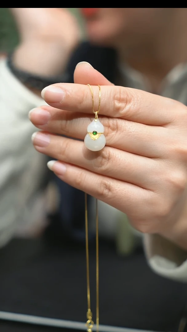 颈饰未镶嵌和田玉葫芦