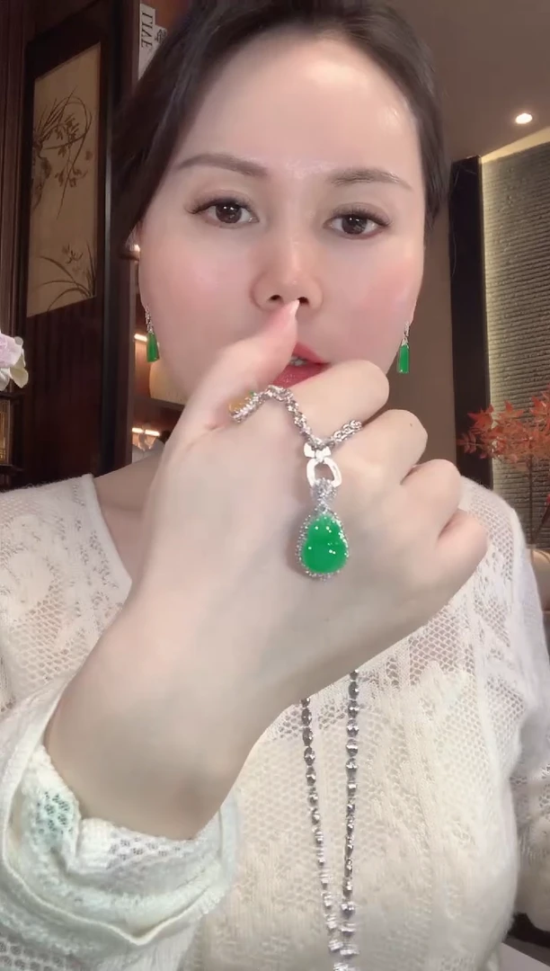 吊坠(不含链)18K金镶嵌翡翠D35