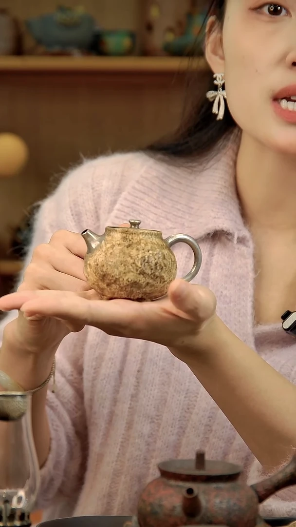 言野手作  粉引仿古锤纹三足壶