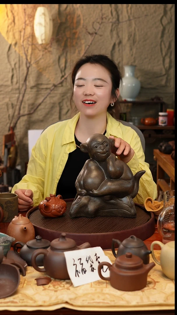 茶壶紫砂鱼化龙 小号 和一个猴子