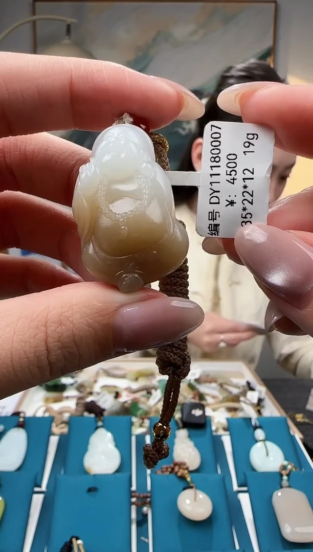 颈饰未镶嵌和田玉吊坠DY