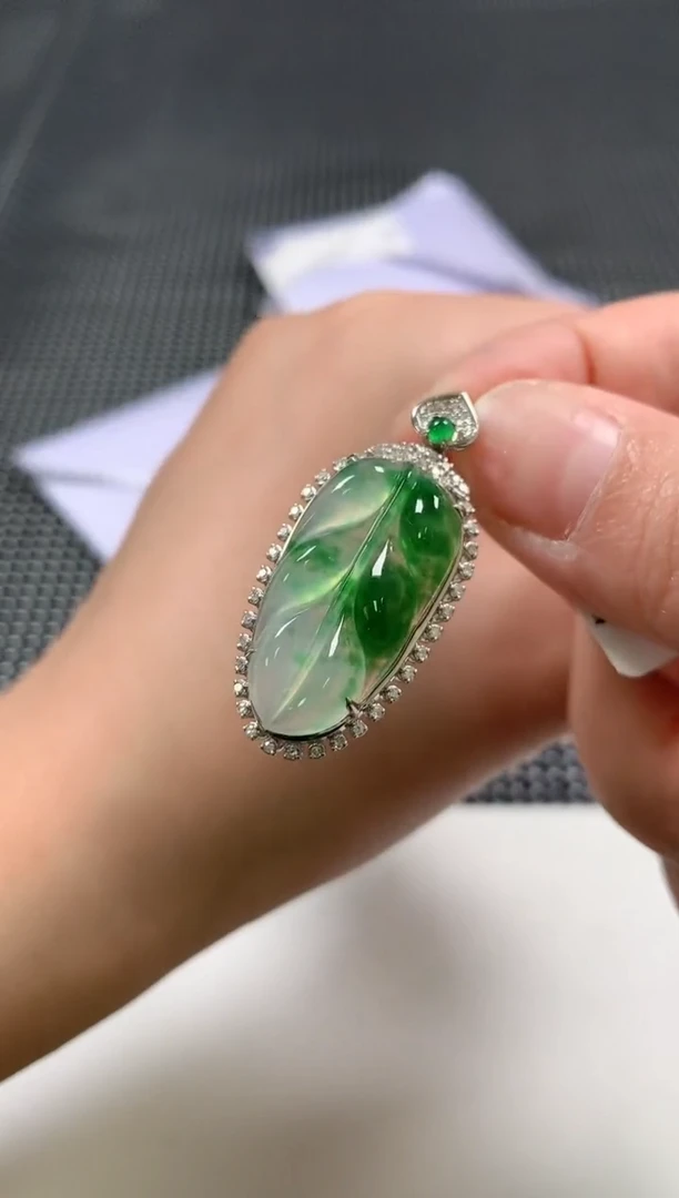 颈饰18K金镶嵌翡翠57