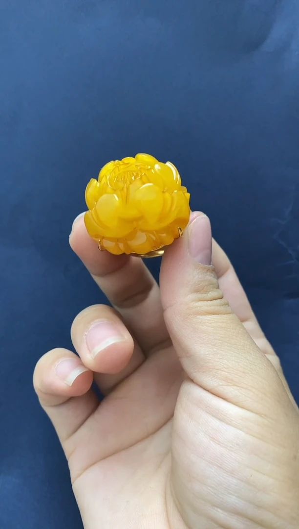 裸石琥珀未镶嵌戒指