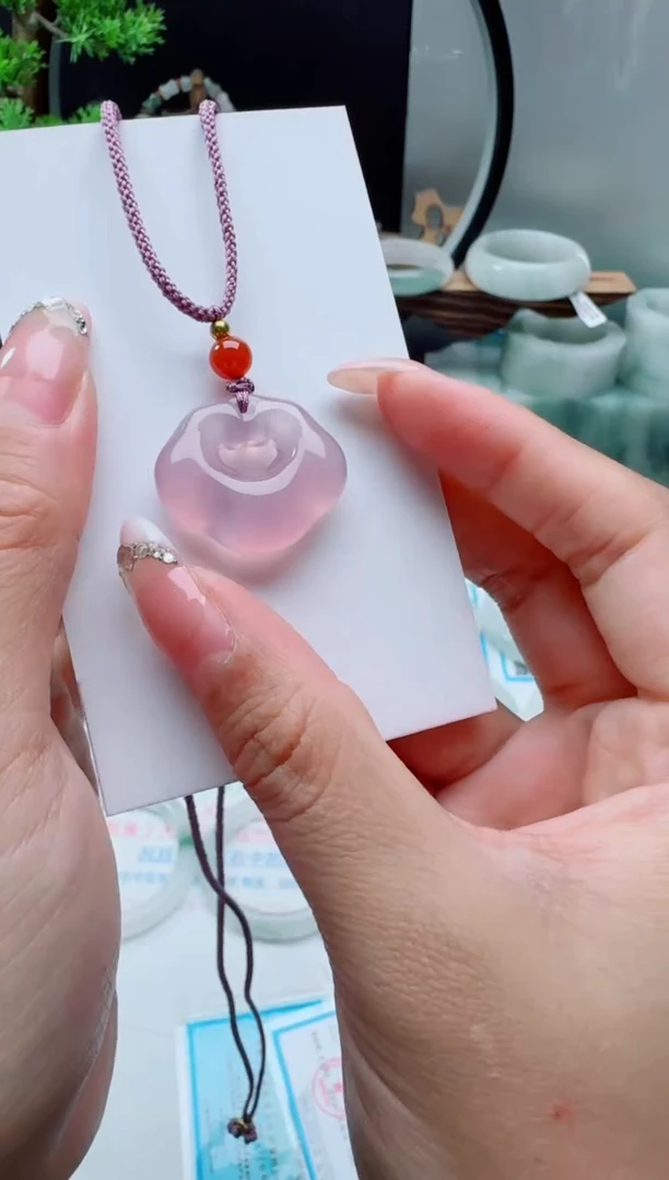 未镶嵌手镯石英质玉（天山翠）祥云锁