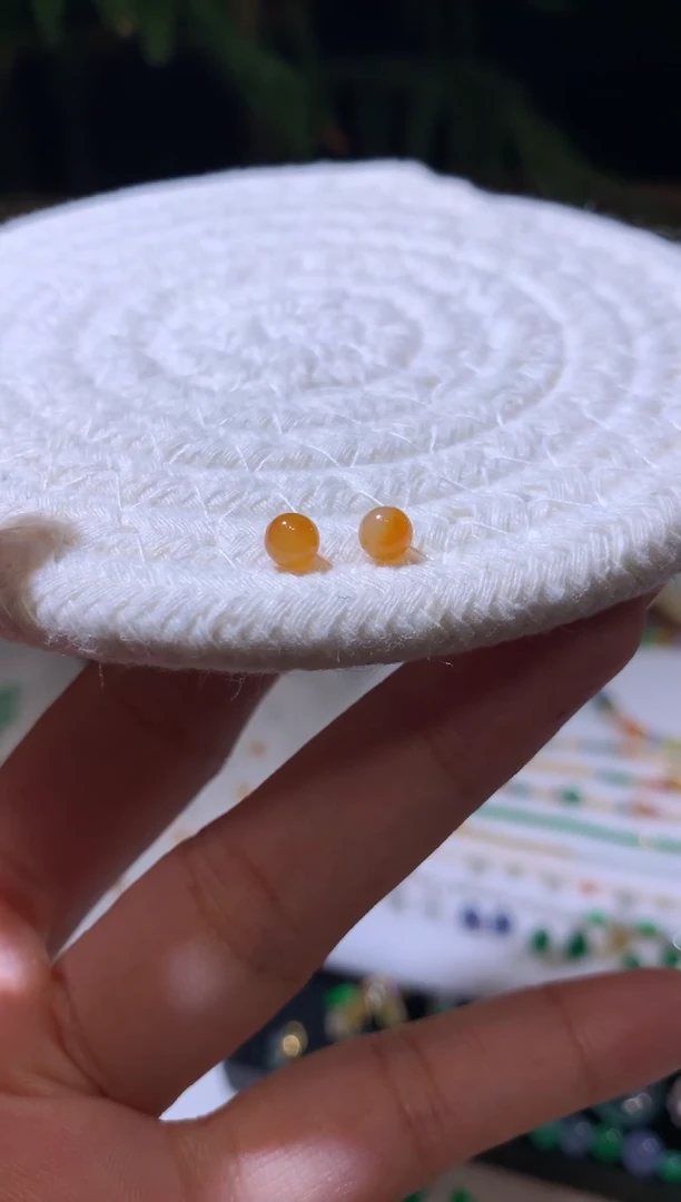 未镶嵌定制翡翠4.5-4.6卡珠子2个