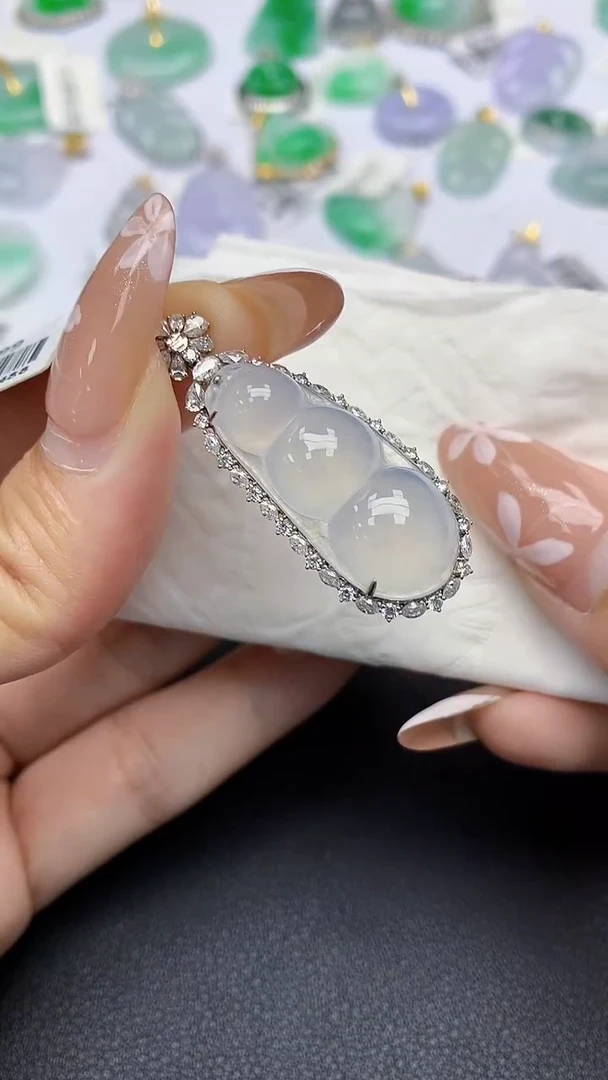 颈饰18K金镶嵌翡翠a货假一赔三支持复检百元上9元证书费自理