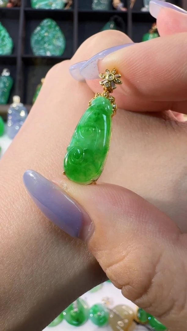 颈饰18K金镶嵌翡翠缅甸A货翡翠