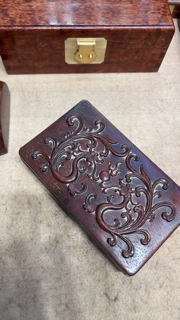 【闪购商品】木双龙戏珠雕刻盖盒