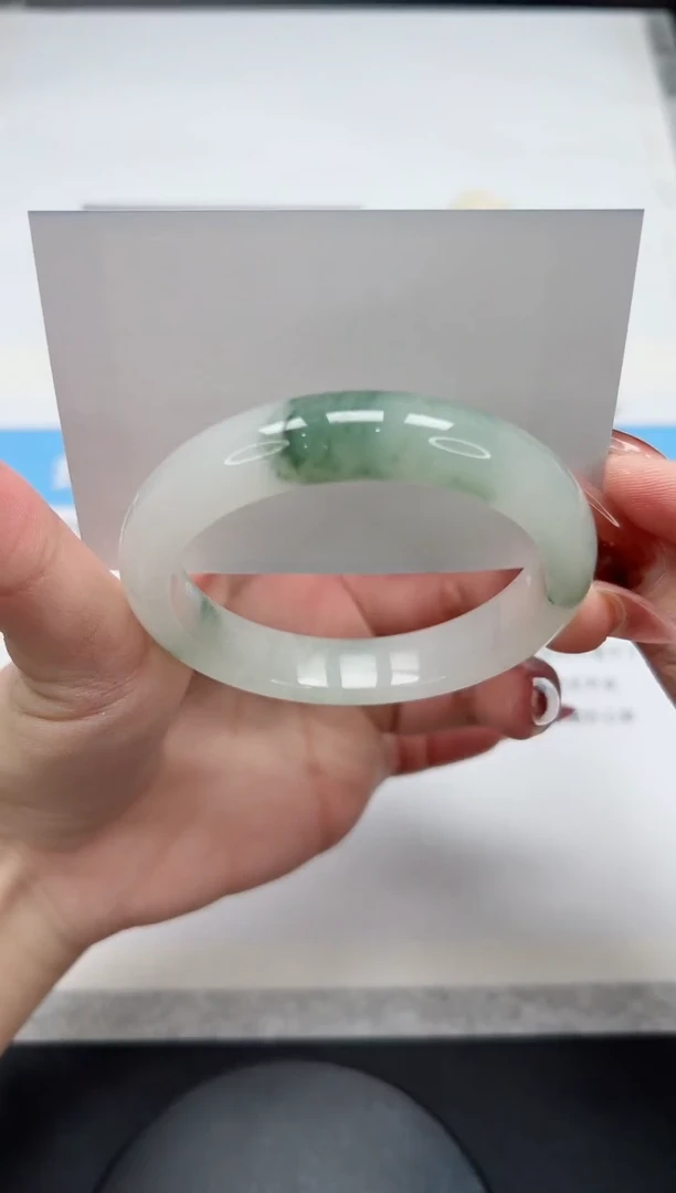 【闪购商品】石英质玉手镯未镶嵌63/飘花58.4