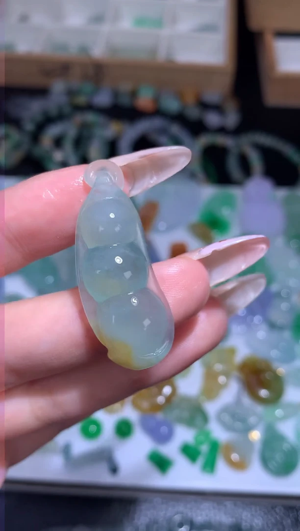 未镶嵌定制翡翠环环豆子