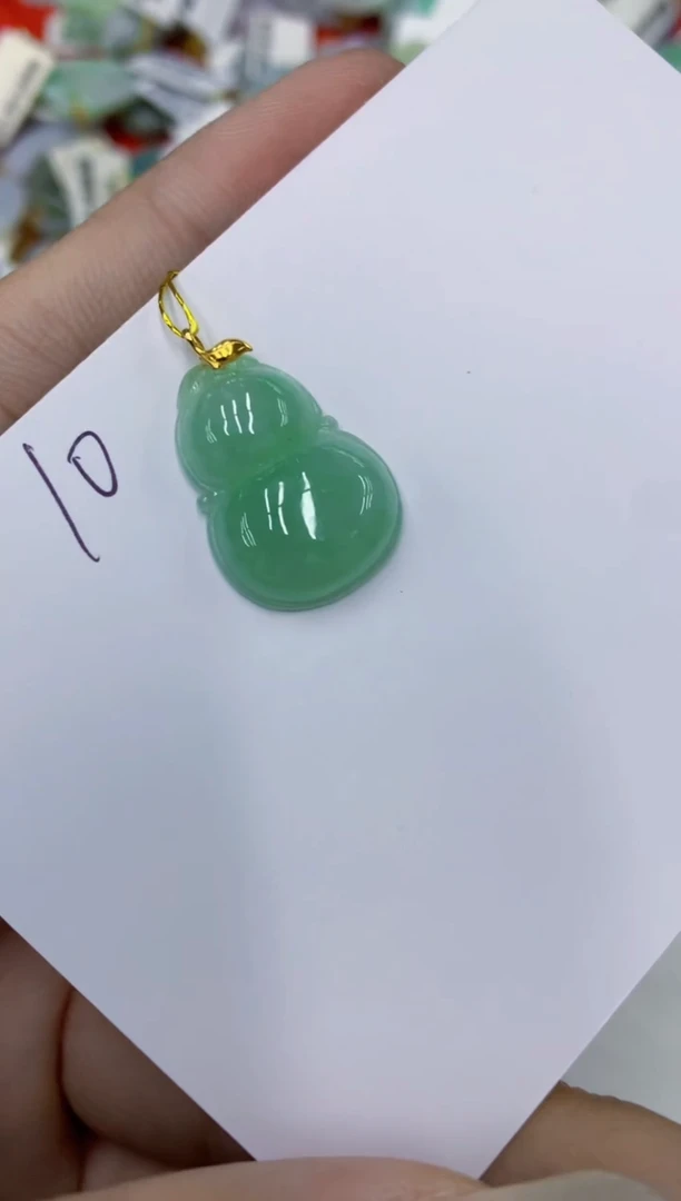 翡翠18K金镶嵌颈饰11111111111111