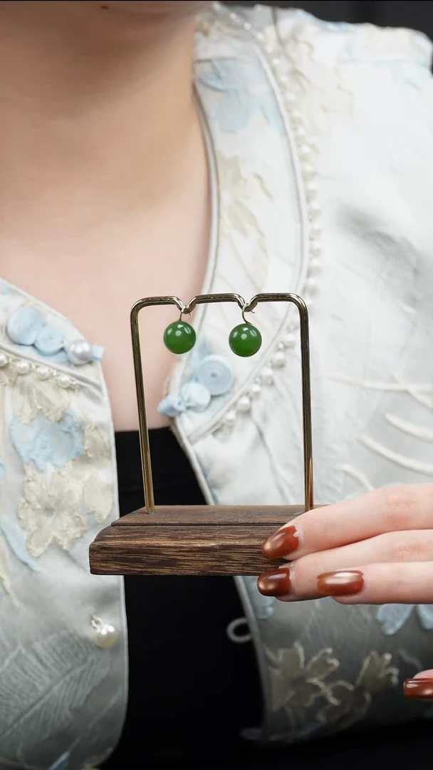 18K金镶嵌和田玉耳饰1