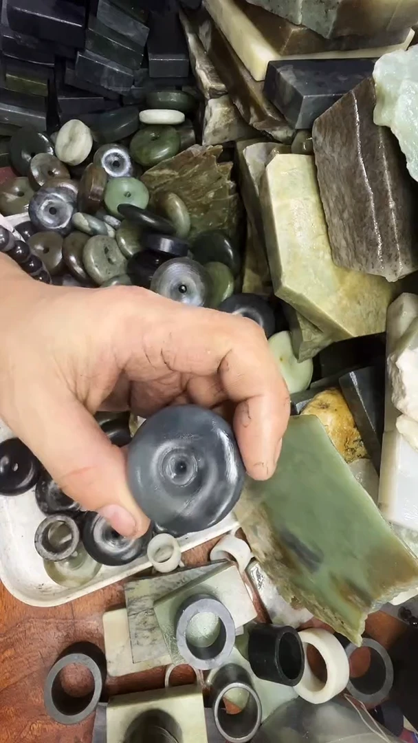 未镶嵌和田玉珠宝半成品扣子