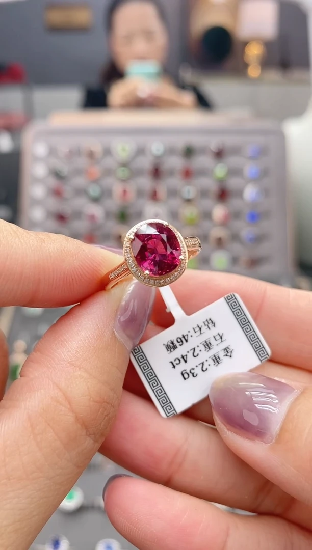 18K金镶嵌戒指碧玺2.4