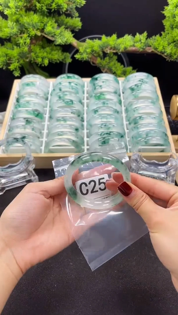 【闪购商品】石英岩玉手镯未镶嵌C25