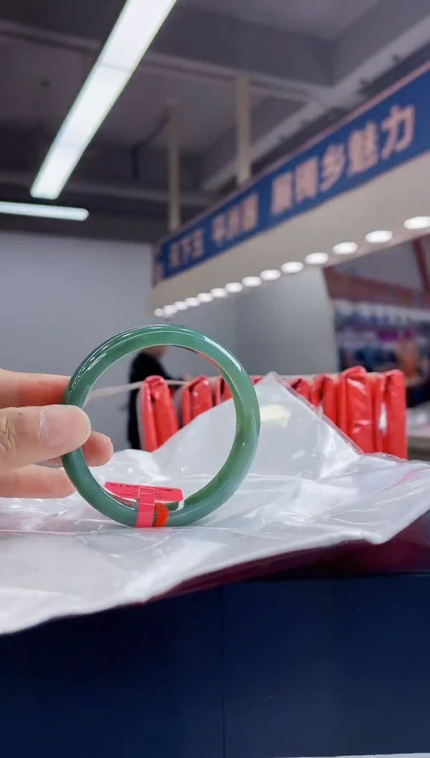 翡翠手镯未镶嵌7