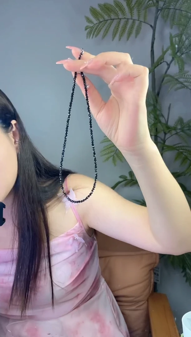 项链未镶嵌尖晶石。