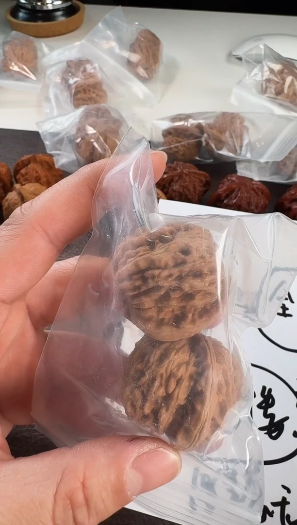【闪购商品】文玩核桃把件-多样性发货发其中一对-四座楼核桃