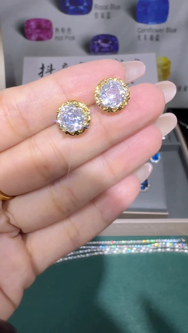 18K金镶嵌耳饰钻石0