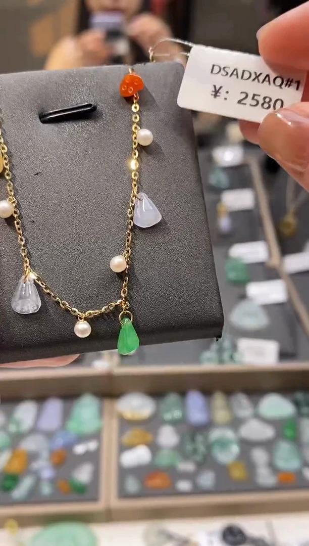 颈饰18K金镶嵌翡翠手链