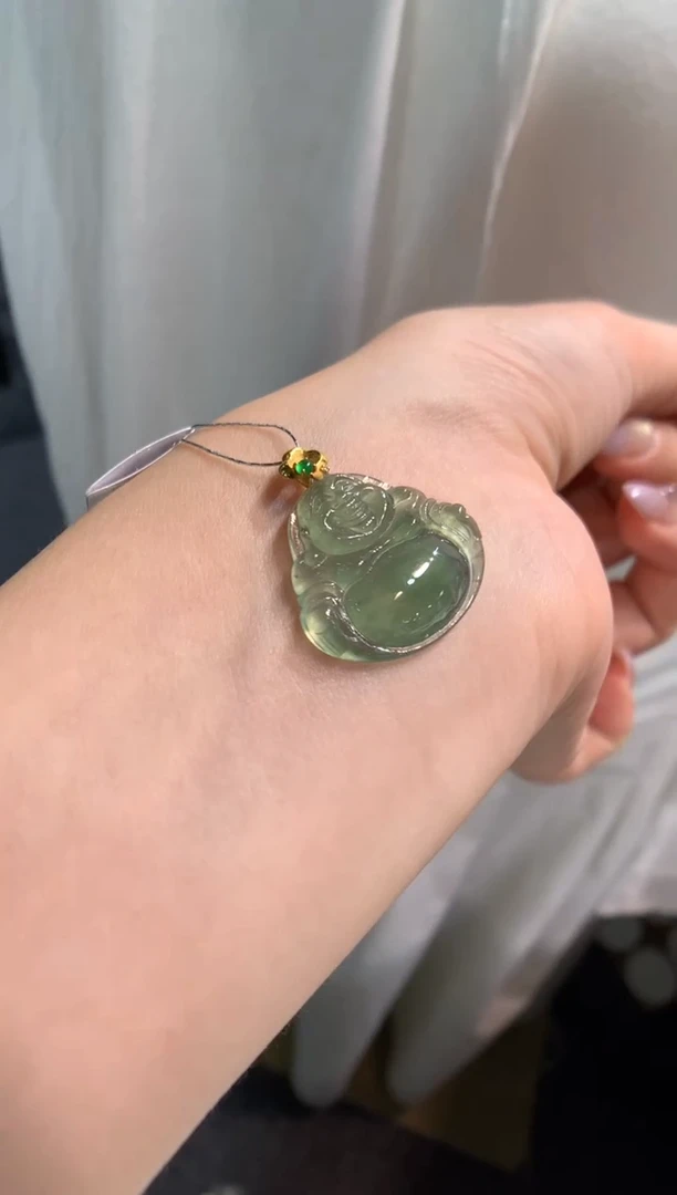 颈饰18K金镶嵌翡翠佛公