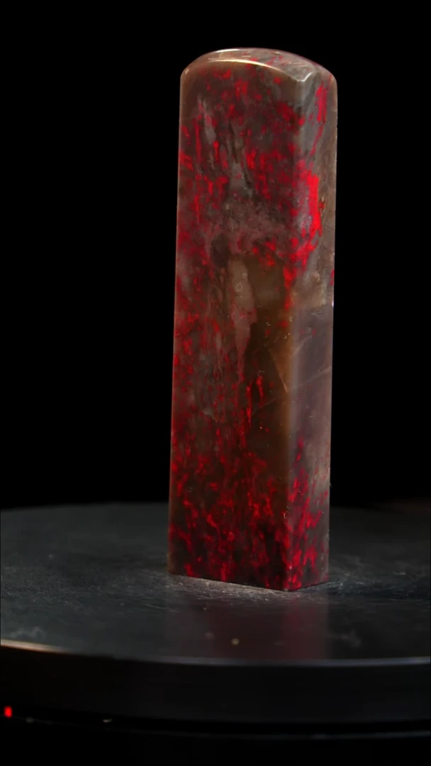 鸡血石牛角冻鸡血石