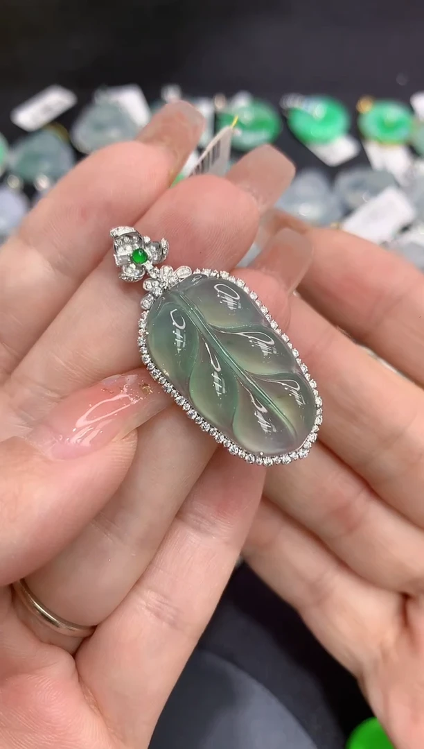 吊坠(不含链)18K金镶嵌翡翠111111111