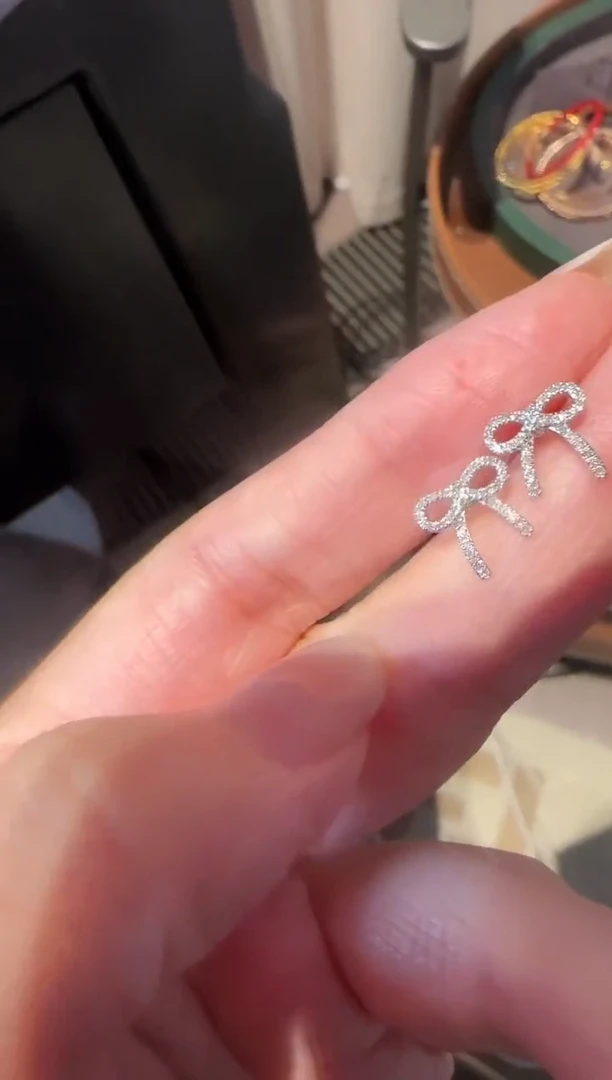 耳钉18K金镶嵌钻石精选AN E耳钉