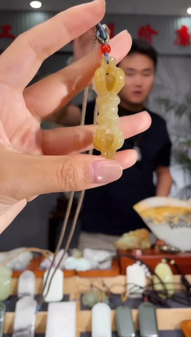 和田玉未镶嵌颈饰1