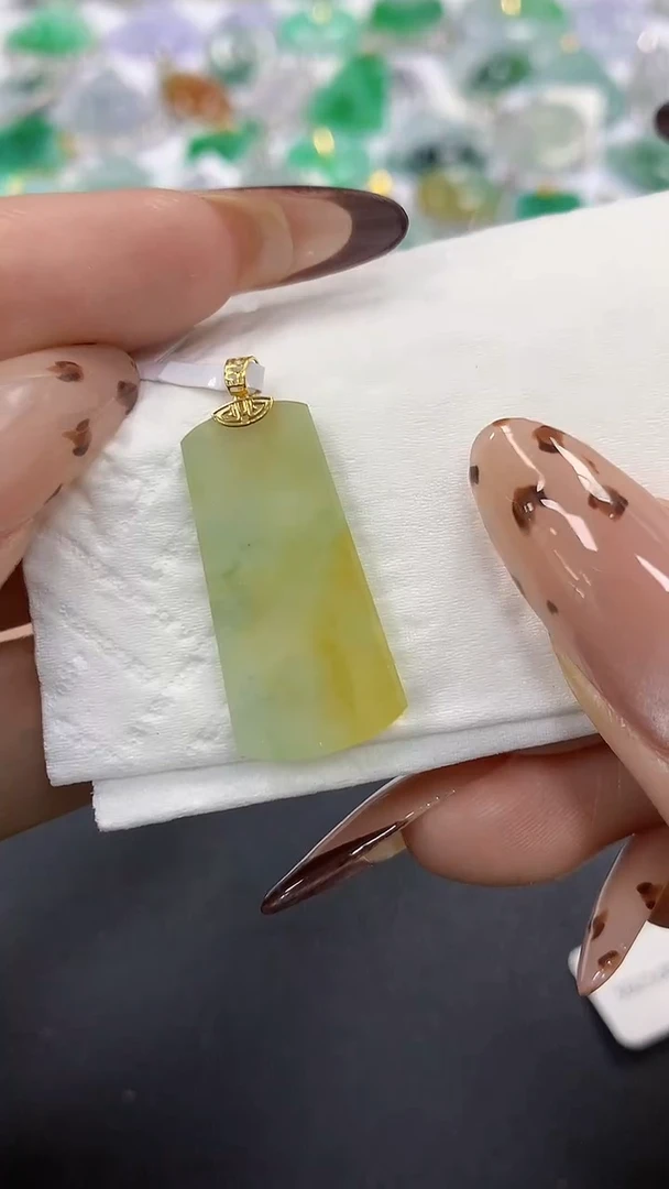 颈饰18K金镶嵌翡翠a货假一赔三支持复检百元上9元证书费自理