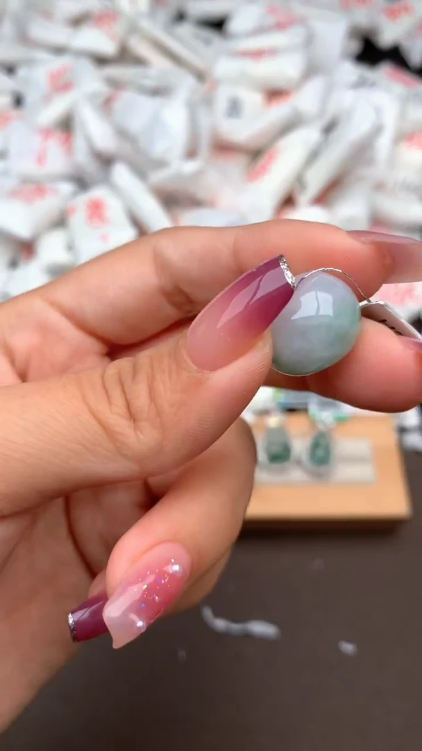 【闪购商品】翡翠挂件未镶嵌一