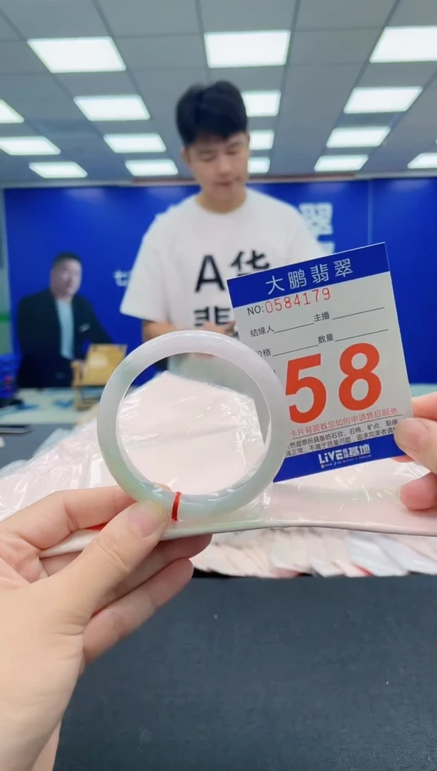 翡翠手镯未镶嵌AAAAAAAAA