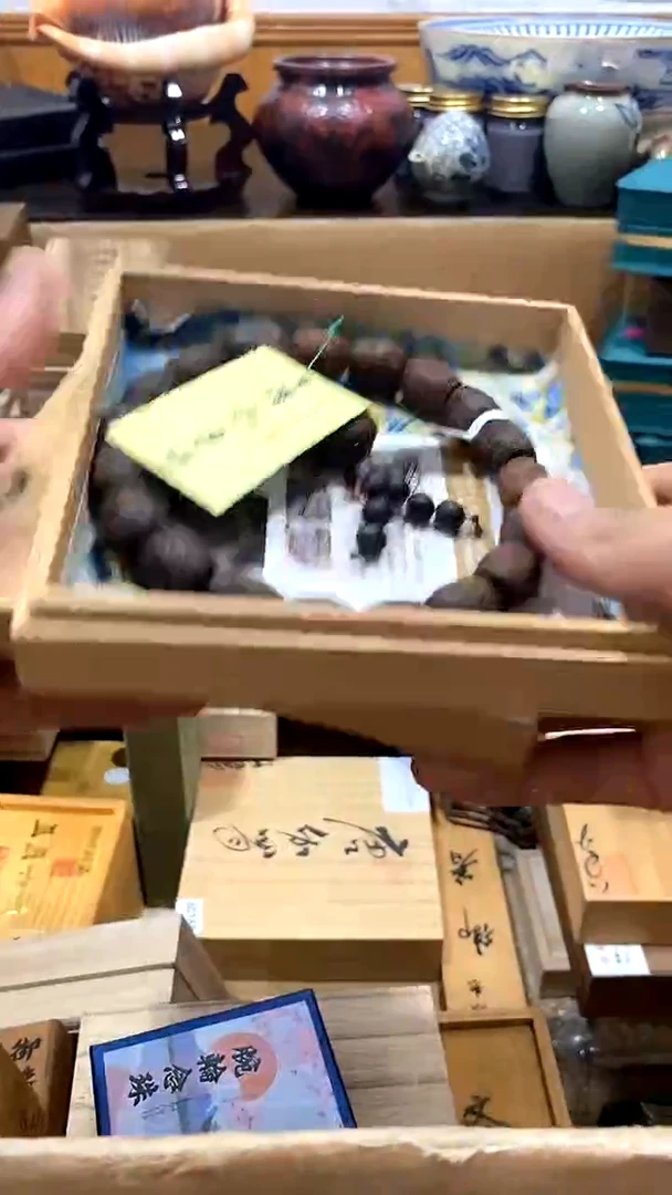 石英石铁合金小**?精美手手链链一个