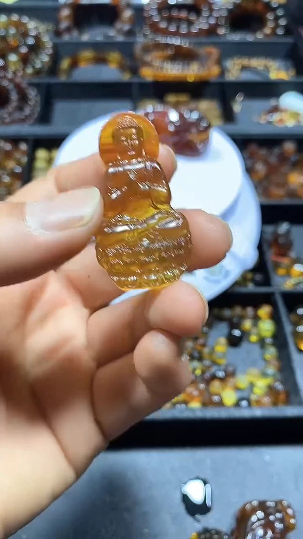 绿珀颈饰未镶嵌天然缅甸琥珀牌子