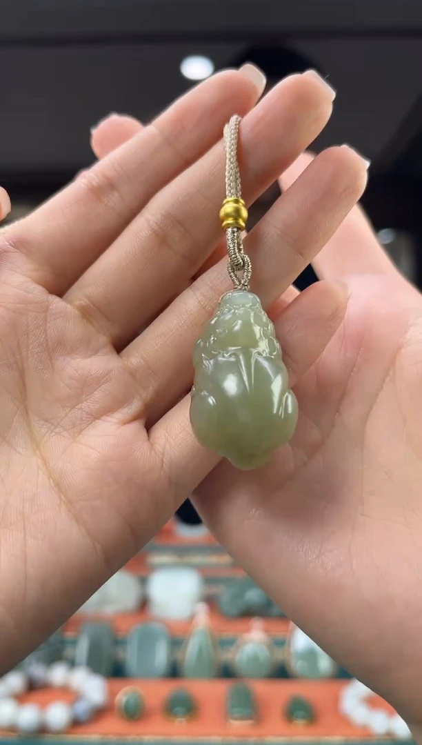 和田玉未镶嵌颈饰佩佩