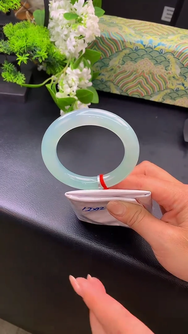 翡翠手镯未镶嵌K103-圈口56.7