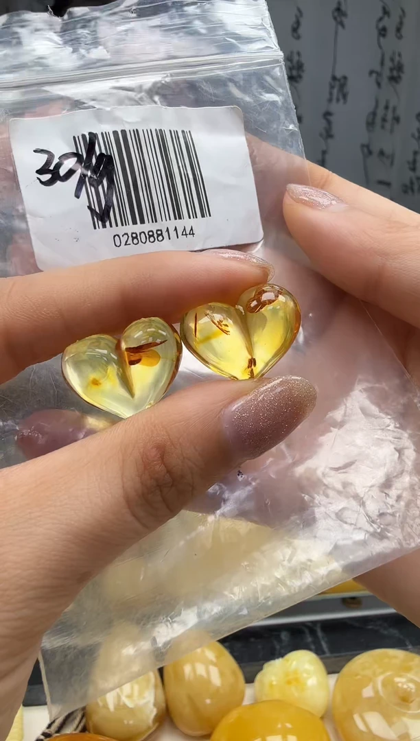 裸石琥珀未镶嵌如图