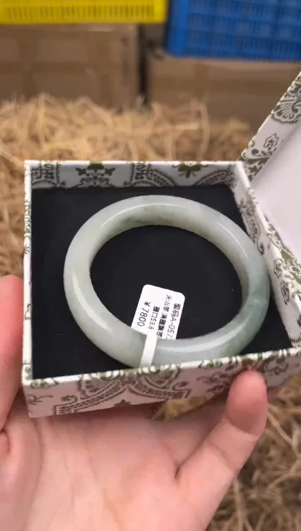 未镶嵌手镯石英质玉编码A0573