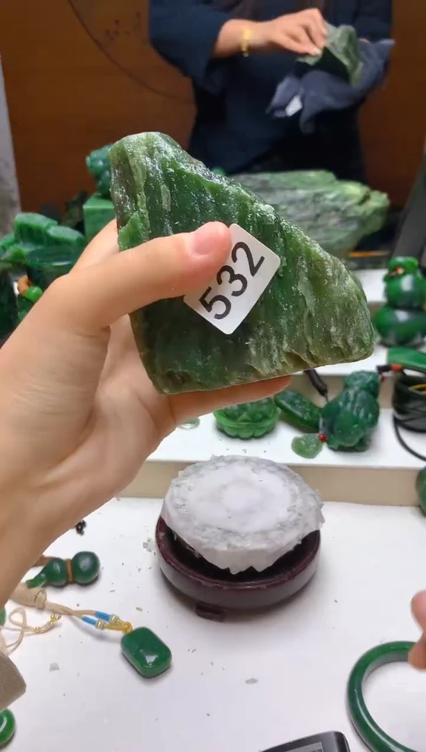 未镶嵌和田玉（碧玉）珠宝半成品0