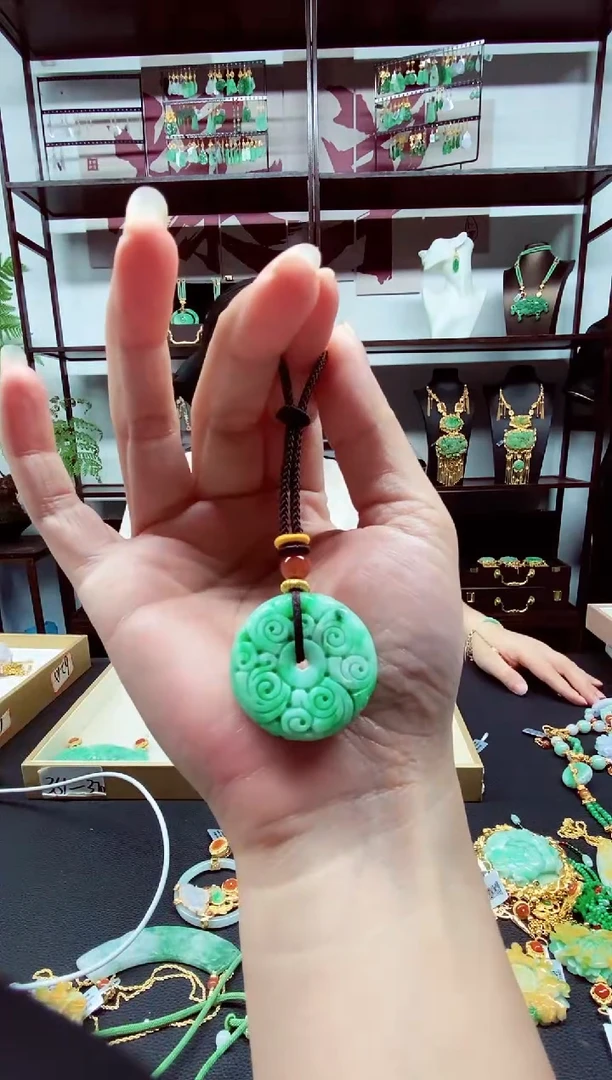 翡翠未镶嵌颈饰翡翠吊坠