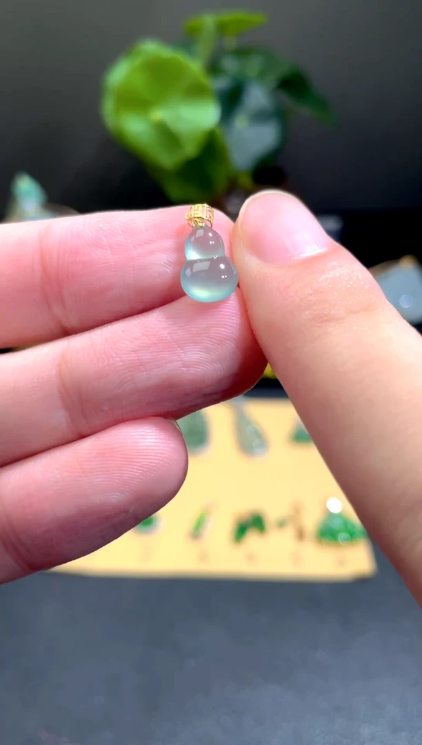 颈饰18K金镶嵌翡翠翡翠A货