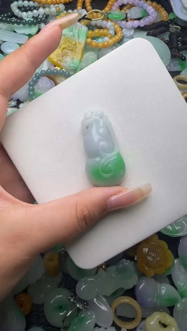 翡翠未镶嵌颈饰天然缅甸翡翠吊坠