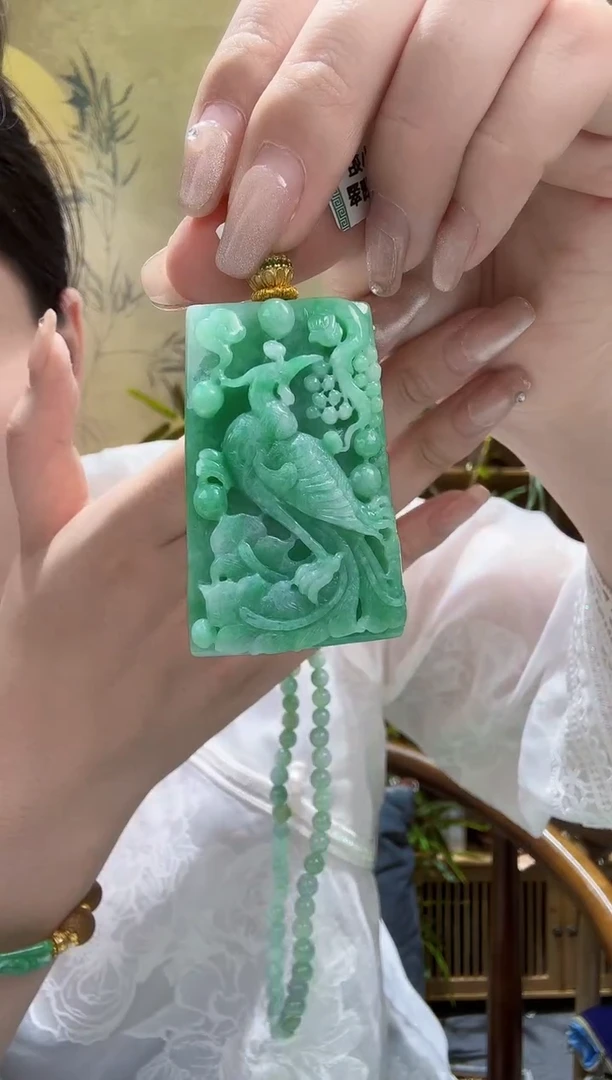 翡翠未镶嵌颈饰吊坠