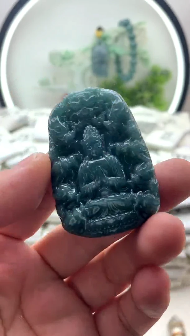 翡翠未镶嵌颈饰九龙观音