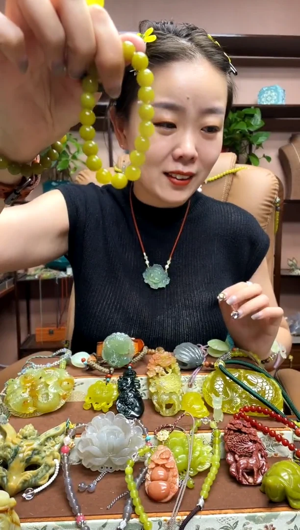 未镶嵌岫玉吊坠多样性发货发其中之一