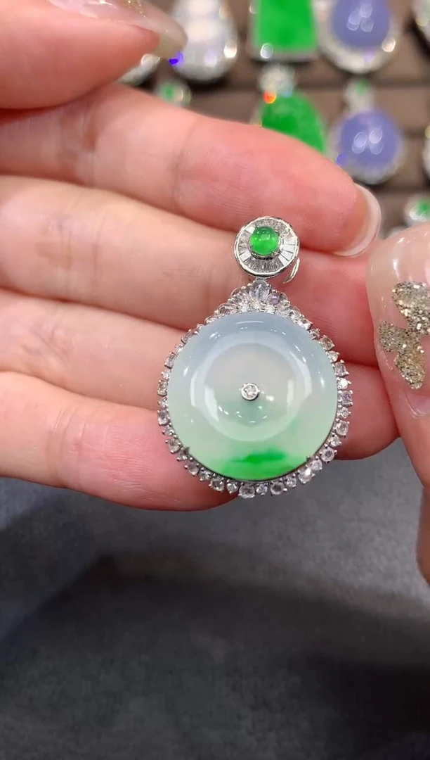 吊坠(不含链)18K金镶嵌翡翠C83