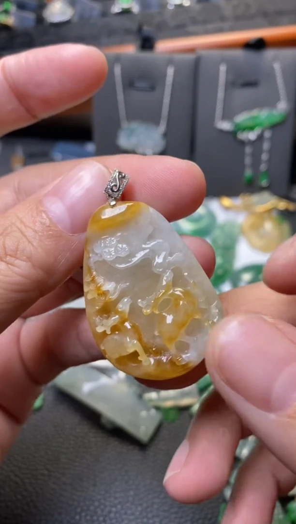 翡翠18K金镶嵌颈饰净货36660